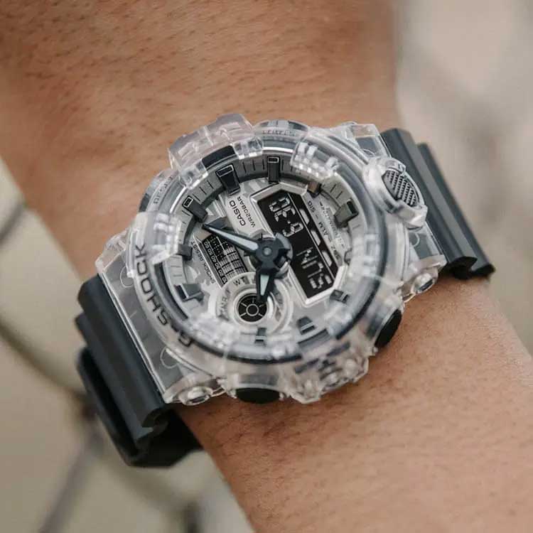 Casio Casio G-Shock GA-700SKC-1ADR (GA-700SKC-1A) GA-700, наручные мужские часы фото под углом