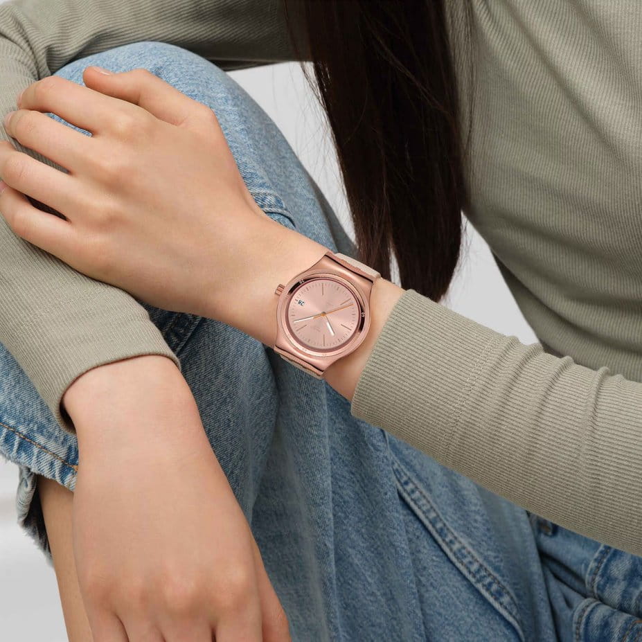 Swatch Swatch Secret Moves YIG402 , наручные женские часы фото под углом