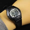 Casio LW-200-1BVEG наручные женские часы застежка крупным планом