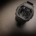 Casio Casio G-Shock GW-M5610U-1B электронные мужские часы часы крупный план черный циферблата