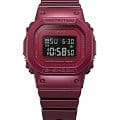 Casio GMD-S5600RB-4 женские часы застежка крупным планом