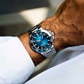 Oris Oris Aquis 01 400 7763 4135-07 8 24 09PEB  наручные мужские часы фото под углом.