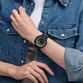 Swatch SB05B113 мужские часы застежка крупным планом