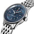 Breitling Breitling Navitimer Automatic 35 A17395161C1A1 , наручные женские часы фото под углом