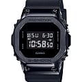 Casio Casio G-Shock GM-5600UB-1DR GM GM-5600UB-1DR электронные мужские часы черный циферблат, браслет пластик — вид спереди