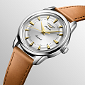 Longines Longines Heritage Classic L1.649.4.72.2 мужские часы  циферблат на запястье
